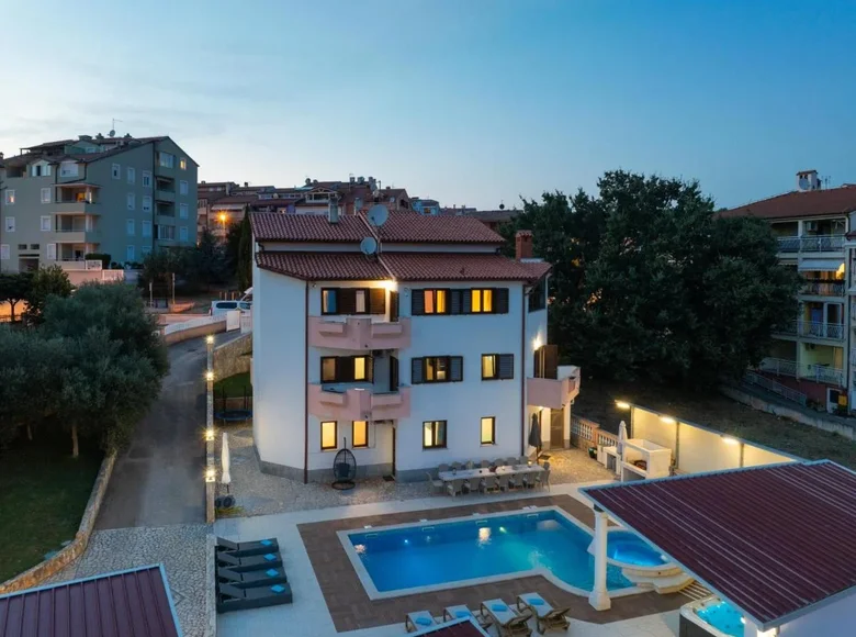 Dom 11 pokojów 565 m² Pula, Chorwacja