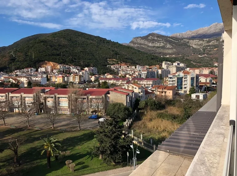 2 bedroom apartment 87 m² Budva, Montenegro