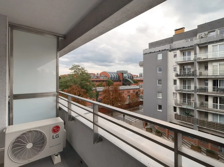 Mieszkanie 2 pokoi 56 m² Poznań, Polska