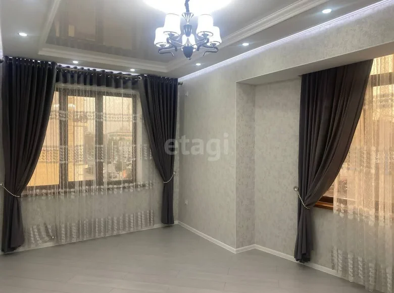 Kvartira 3 xonalar 68 m² Samarqandda