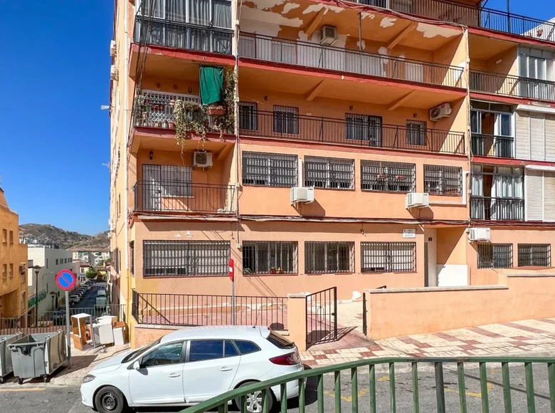 Mieszkanie 3 pokoi 93 m² Malaga, Hiszpania