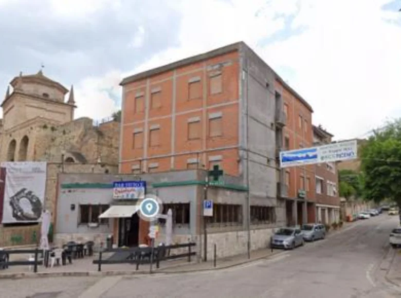 Hotel 1 000 m² en Terni, Italia