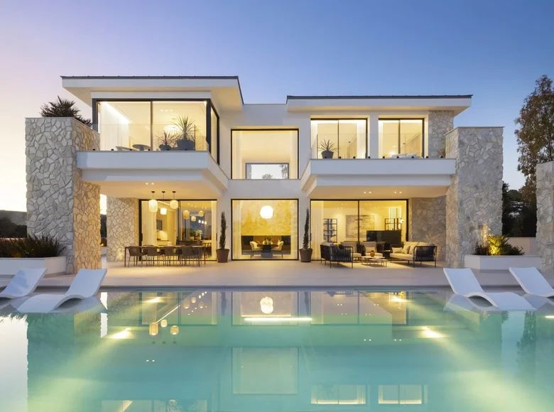 5 bedroom house 605 m² Malaga, Spain