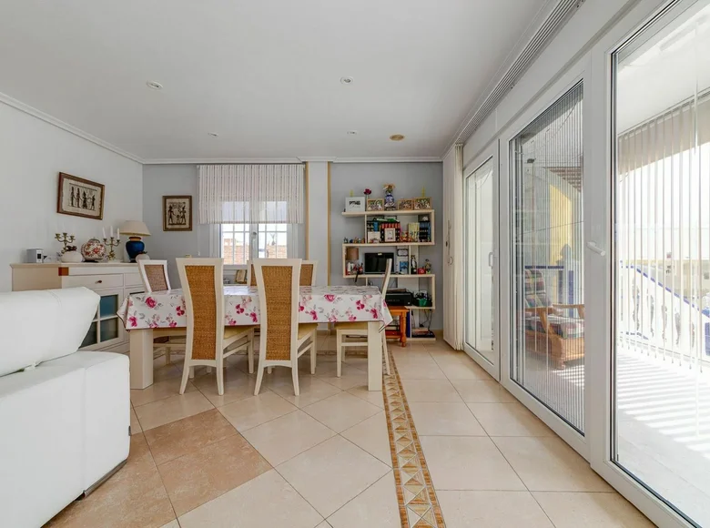 villa de 5 dormitorios 183 m² Torrevieja, Španjolska