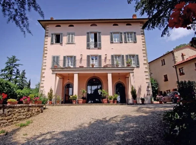 Villa 14 bedrooms 1 000 m² Florence, Italy