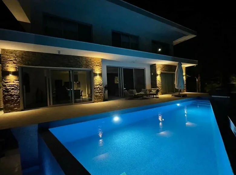 Casa 4 habitaciones 375 m² Mouttagiaka, Chipre