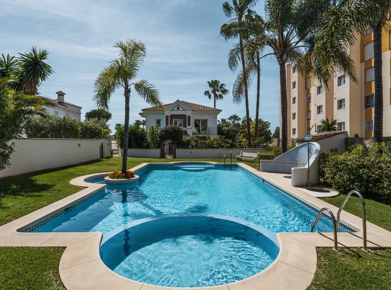 Casa 5 habitaciones  Estepona, Španjolska