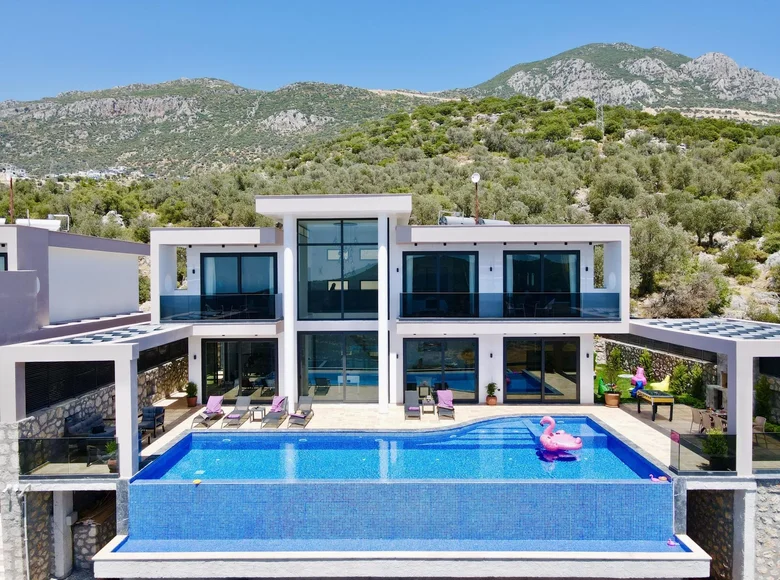 Villa de 4 dormitorios 270 m² Kalkan, Turquía