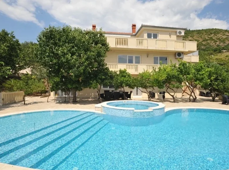 Apartment 6 bedrooms 264 m², All countries