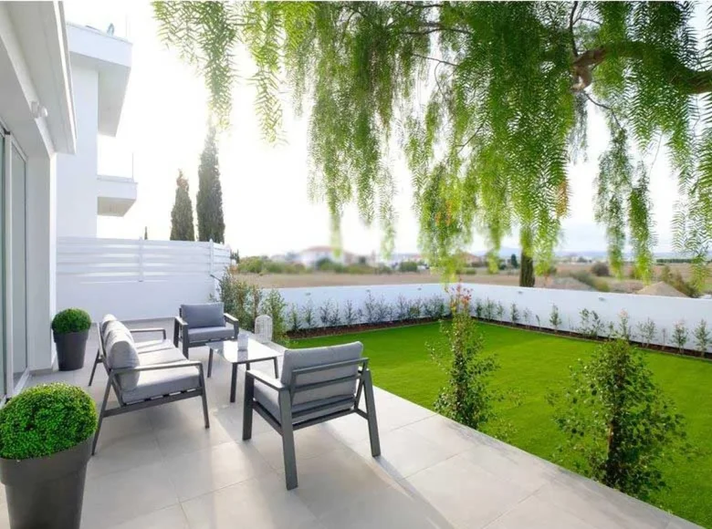 4 bedroom house 244 m² Dromolaxia, Cyprus
