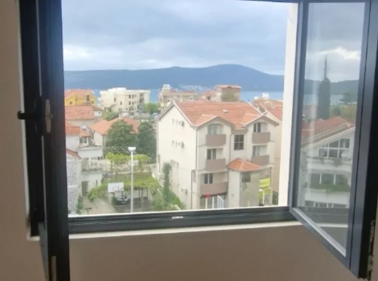 Квартира 3 спальни 91 м² Тиват, Черногория
