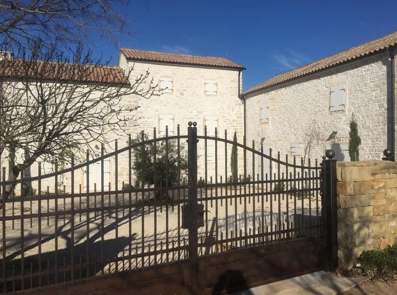 Villa 410 m² Umag, Croatia