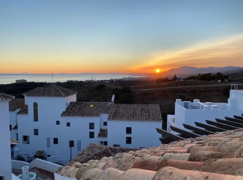 Stadthaus 4 Schlafzimmer 247 m² San Pedro Alcantara, Spanien