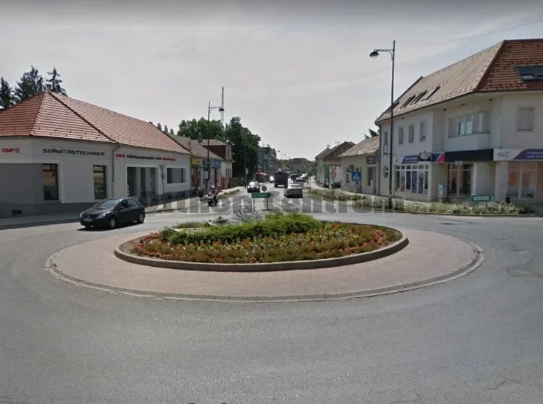 Commercial property 174 m² in Dorog, Hungary