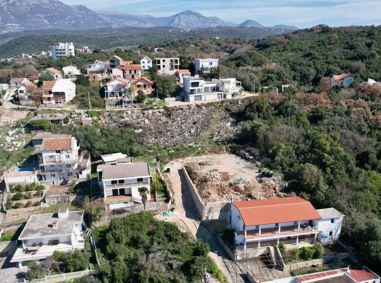 Land  Kunje, Montenegro