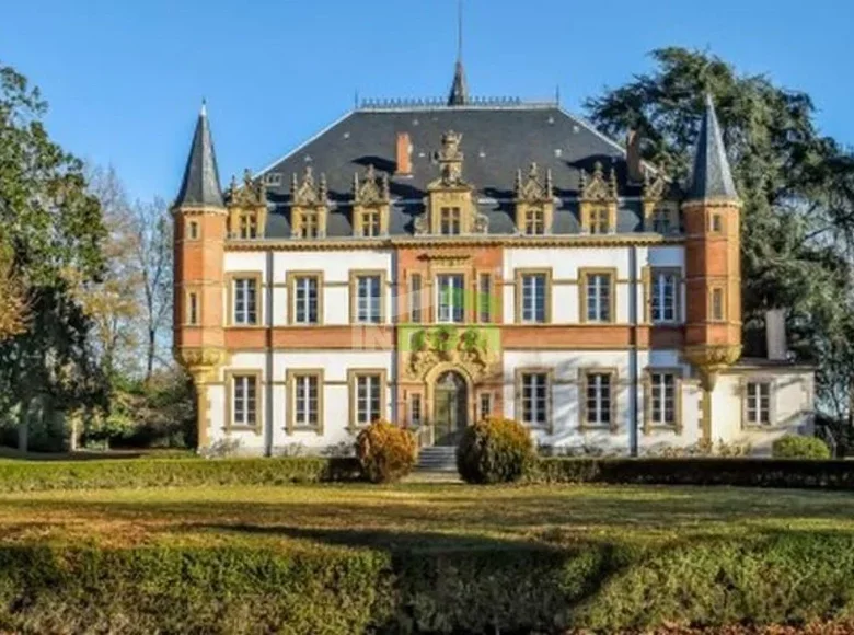 Château 750 m² Toulouse, France