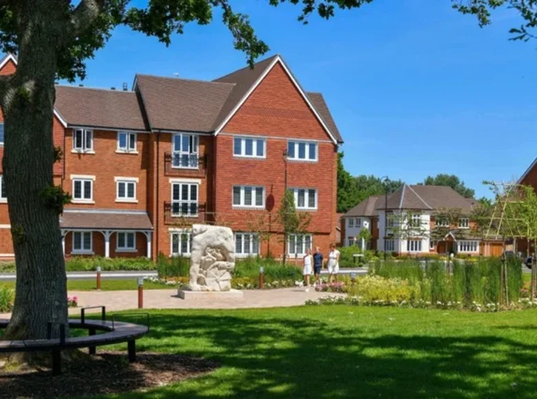 4 bedroom apartment 155 m² Horsham, United Kingdom