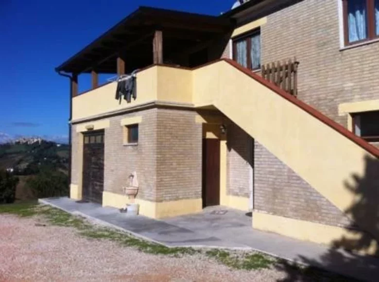 Dom 8 pokojów 250 m² Massa Fermana, Włochy