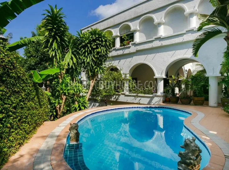 villa de 5 dormitorios 1 400 m² Ban Kata, Tailandia