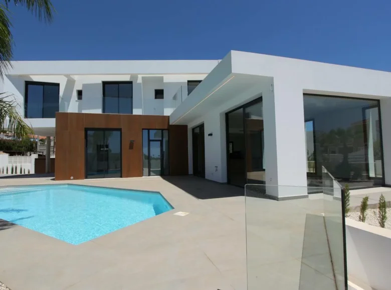 Villa de 4 dormitorios 292 m² Calp, España