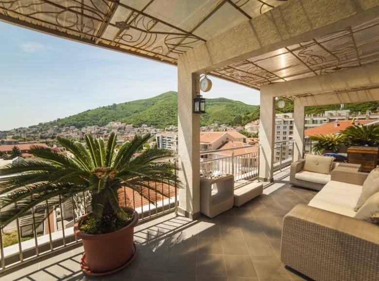 Mieszkanie 3 pokoi 179 m² Budva, Czarnogóra