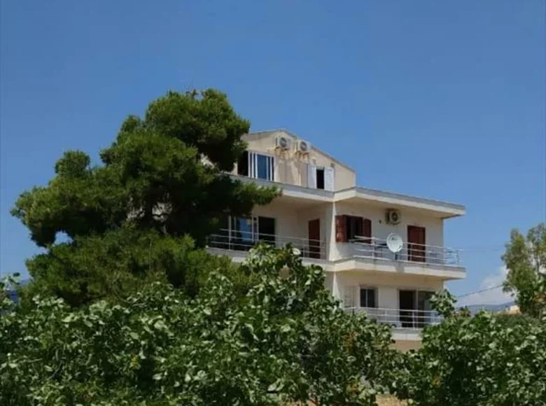 Commercial property 480 m² in Agii Theodori, Greece