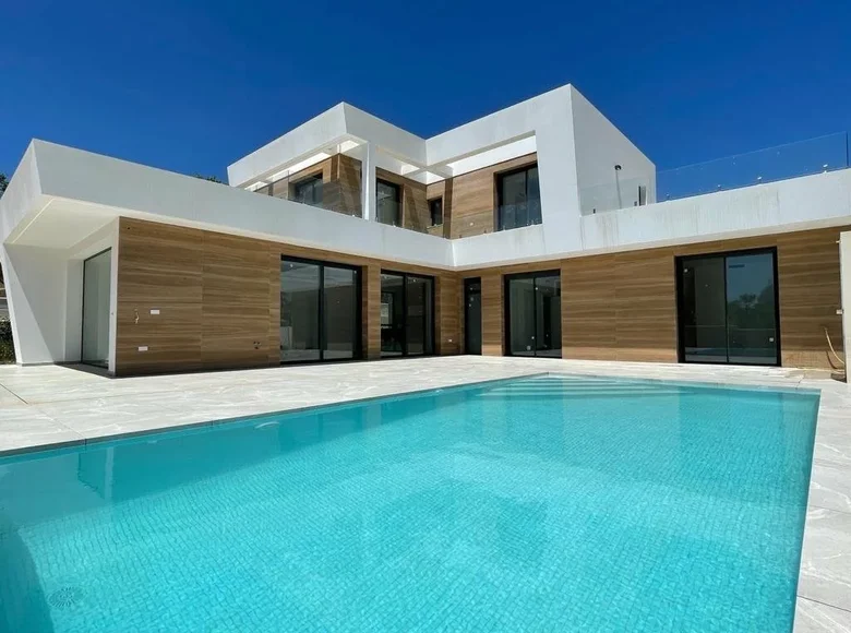 4 bedroom Villa 325 m², All countries