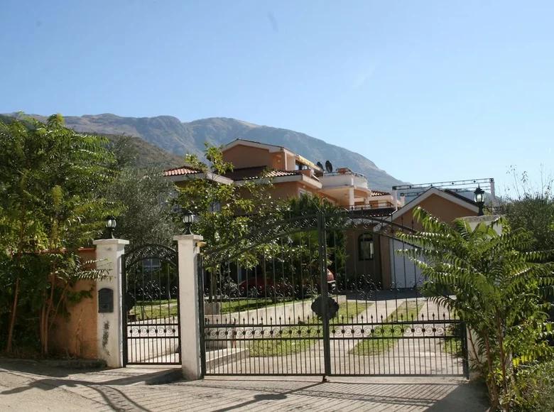 4 bedroom Villa 450 m² Kavac, Montenegro