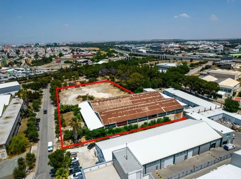 Propriété commerciale 2 052 m² à Strovolos, Bases souveraines britanniques