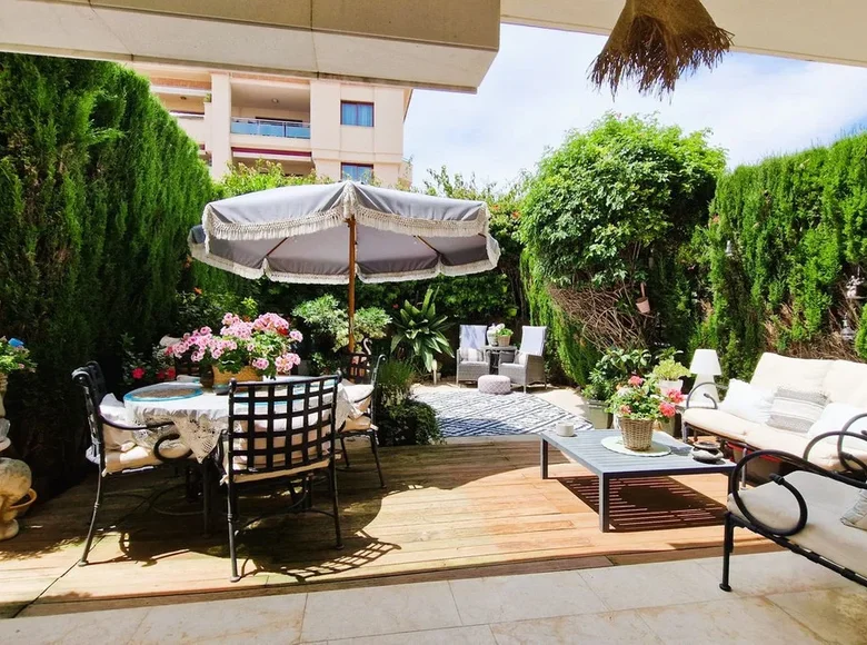 Mieszkanie 2 pokoi 93 m² San Pedro Alcantara, Hiszpania