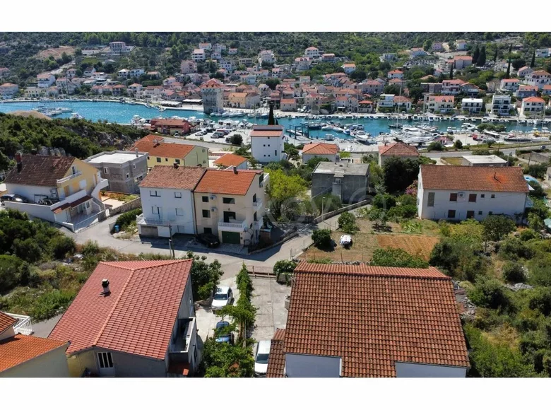 Grundstück 687 m² Pozorac, Kroatien