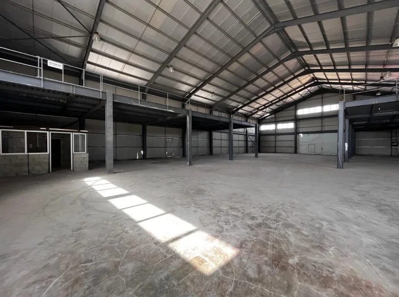 Entrepôt 1 125 m² à Palaiometocho, Bases souveraines britanniques