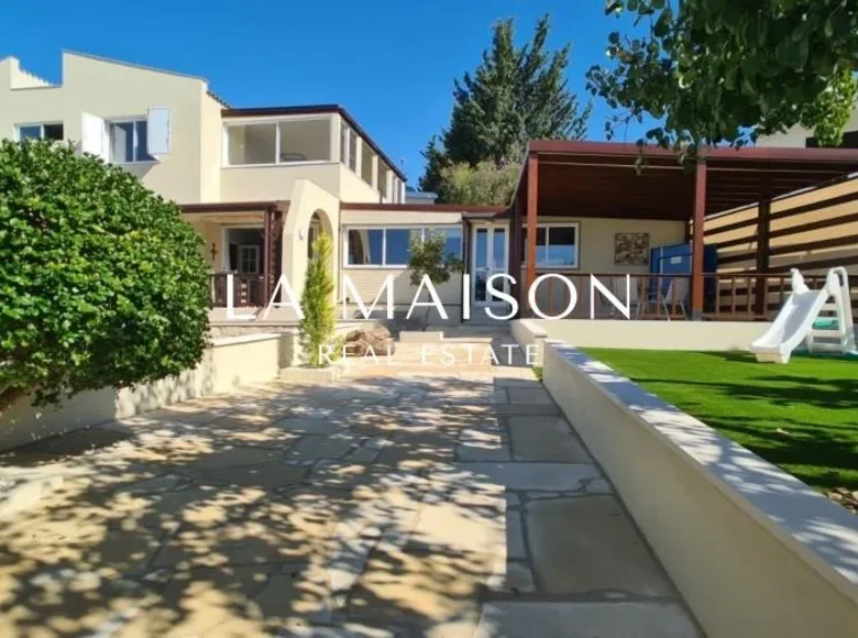 4 bedroom house 270 m² Tala, Cyprus