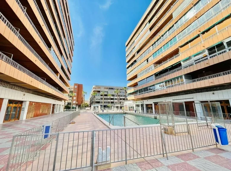 Mieszkanie 3 pokoi 90 m² Torrevieja, Hiszpania