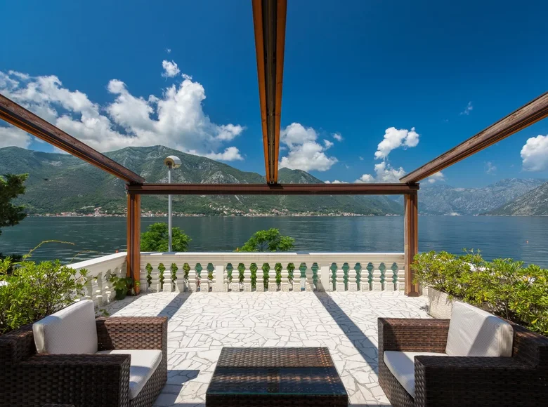 Villa 11 zimmer 365 m² Dobrota, Montenegro