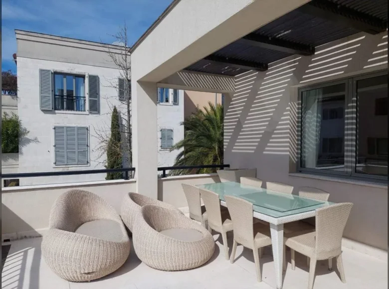 2 bedroom apartment 150 m² Tivat, Montenegro