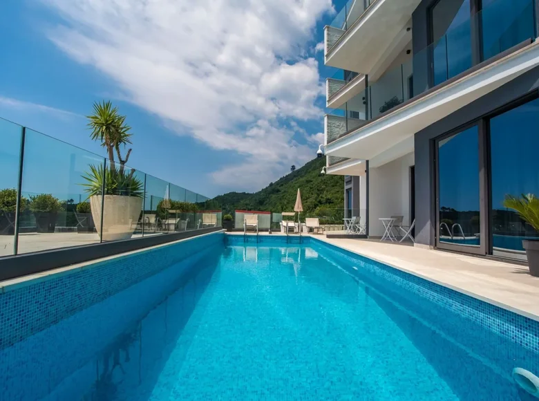 Villa 14 rooms 1 133 m² Sustas, Montenegro