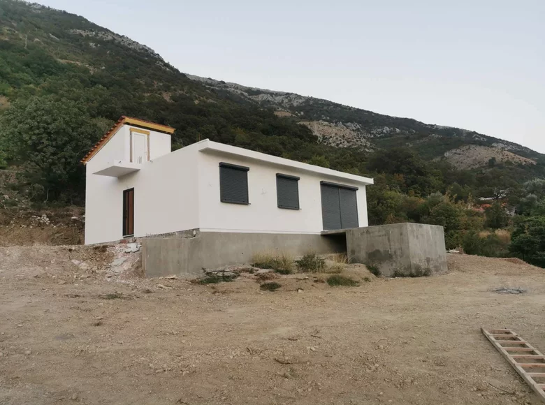 2 bedroom house 170 m² Sutomore, Montenegro