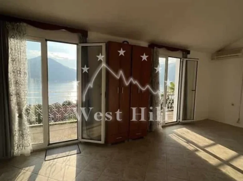 2 room apartment 82 m² Dobrota, Montenegro