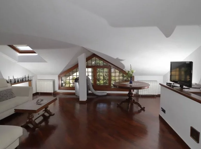Mieszkanie 6 pokojów 160 m² Cervo, Włochy