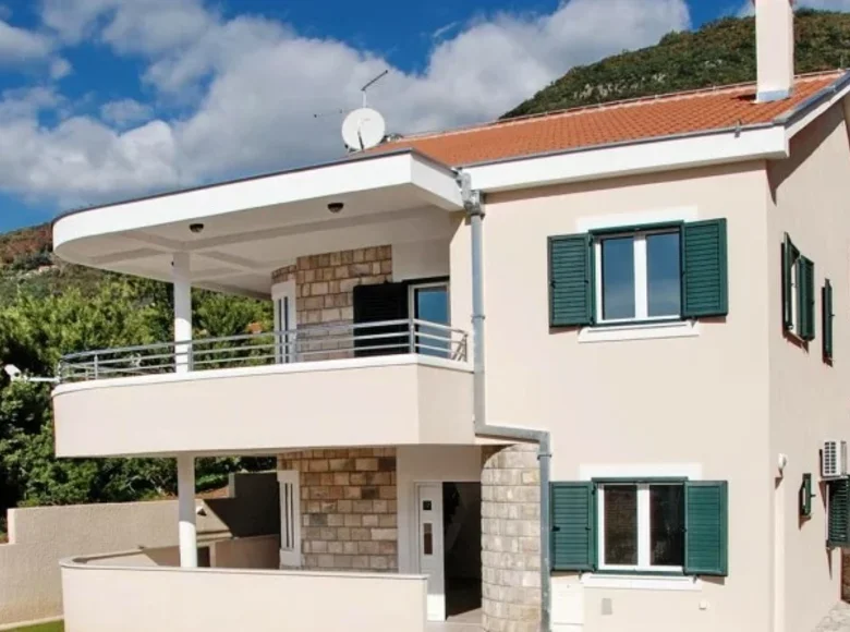 Villa de 4 habitaciones 324 m² Kumbor, Montenegro