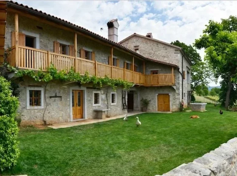 Dom 630 m² Sezana, Słowenia