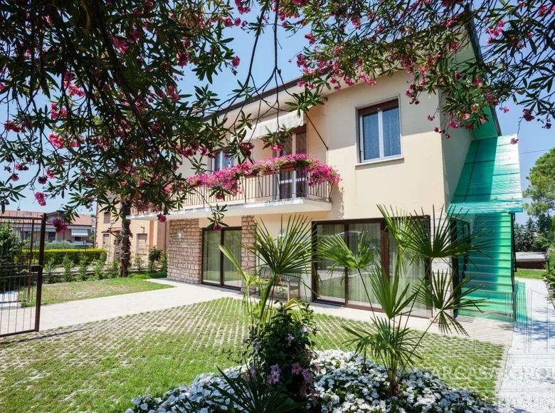 Villa de tres dormitorios 260 m² Lazise, Italia