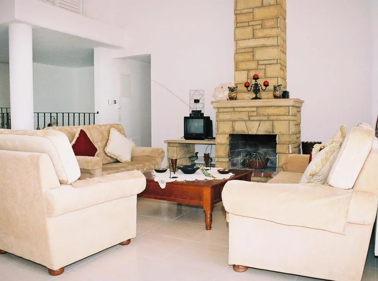 5 bedroom house 260 m² Moniatis, Cyprus