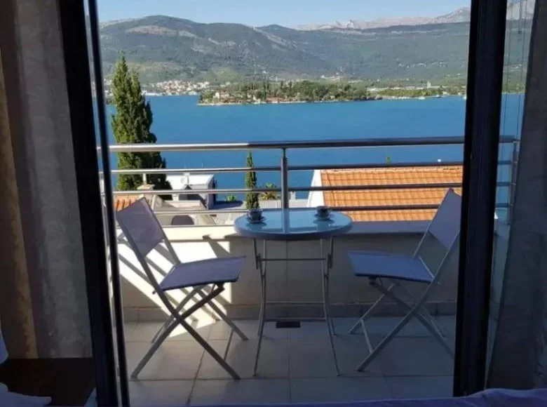 2 bedroom apartment 64 m² Tivat, Montenegro