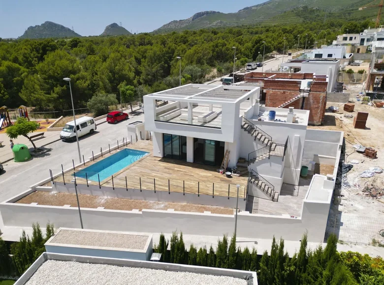 Villa de tres dormitorios 150 m² Alfaz del Pi, España