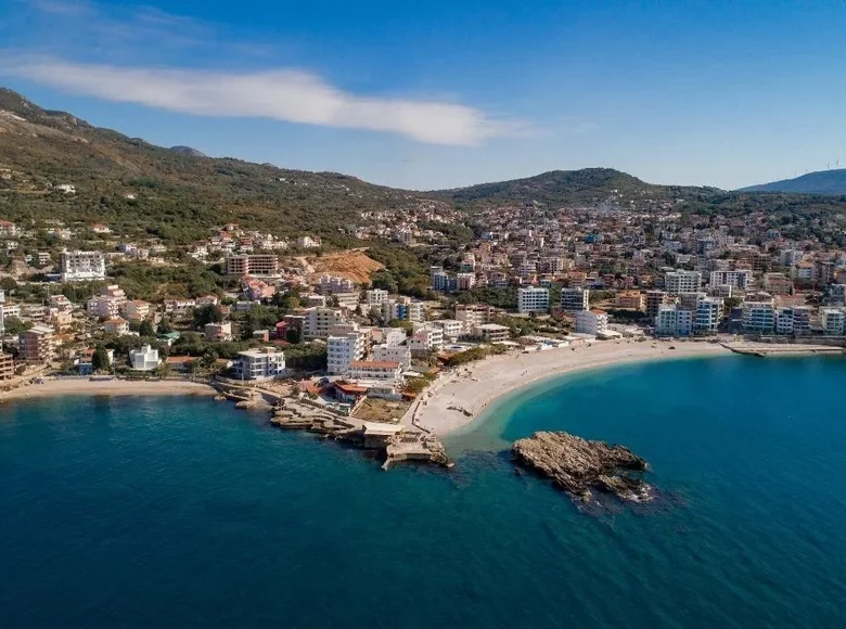 Land  Dobra Voda, Montenegro