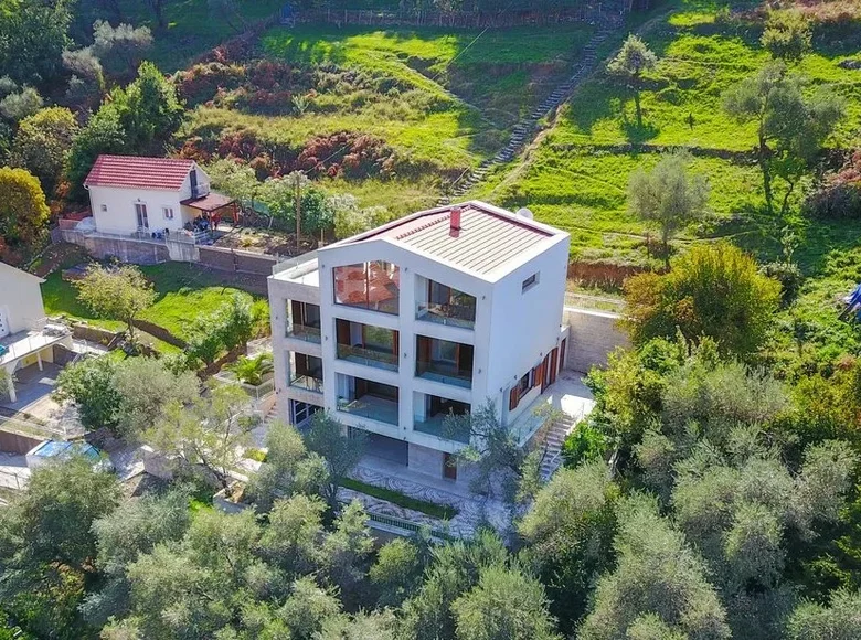 4 bedroom Villa 584 m² Kotor, Montenegro