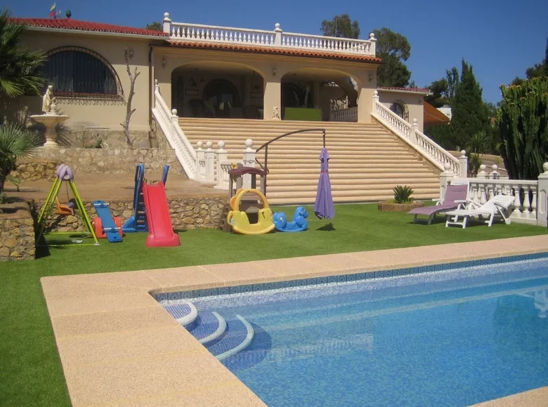 villa de 5 dormitorios 330 m² Benidorm, España