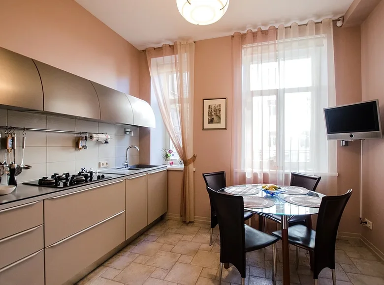Mieszkanie 3 pokoi 118 m² Ryga, Łotwa